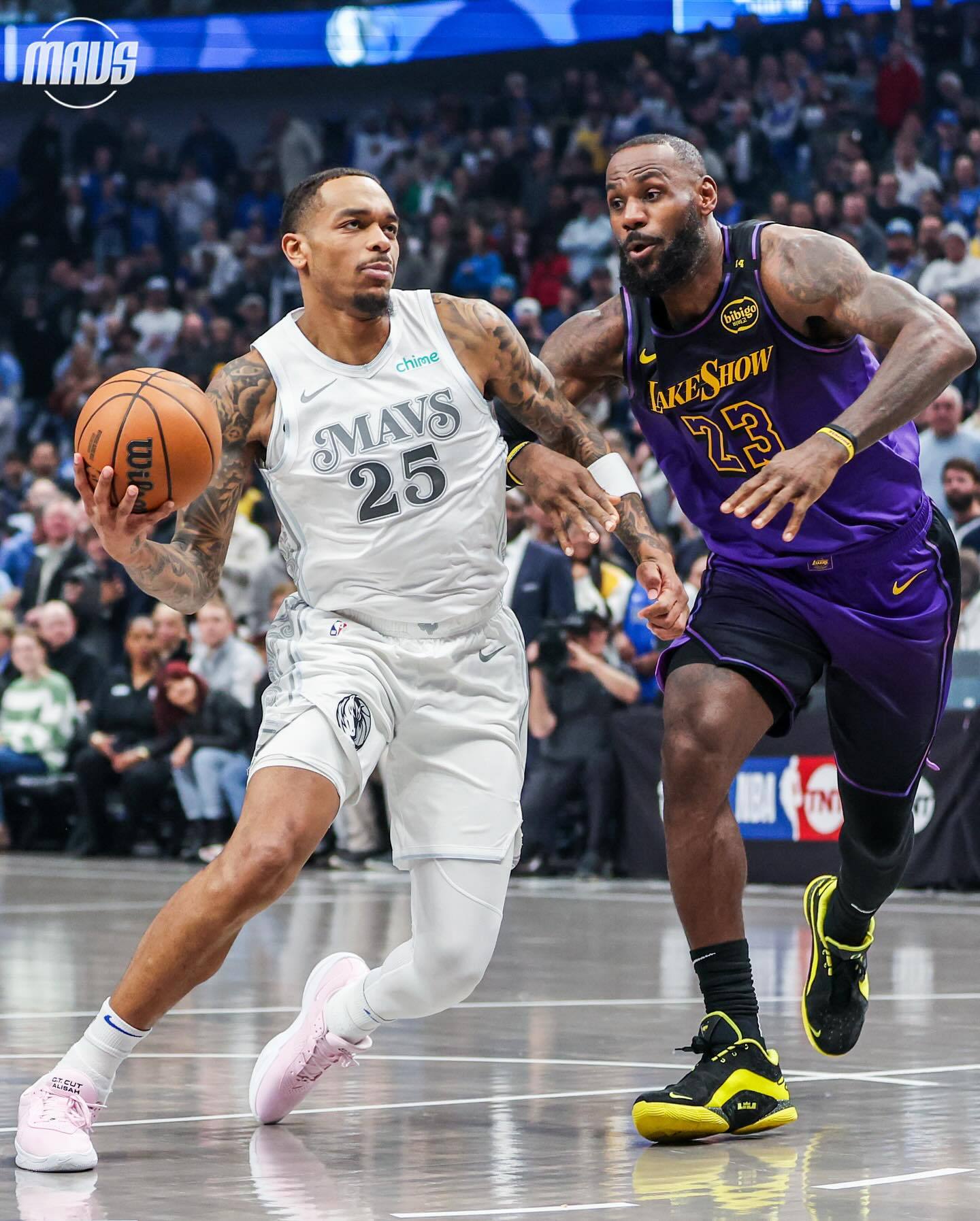 赛地聚焦——NBA常规赛国际比赛日热度飙升，达拉斯独行侠刷新队史纪录，更衣室稳定，轮换策略成焦点的简单介绍-亚博网址