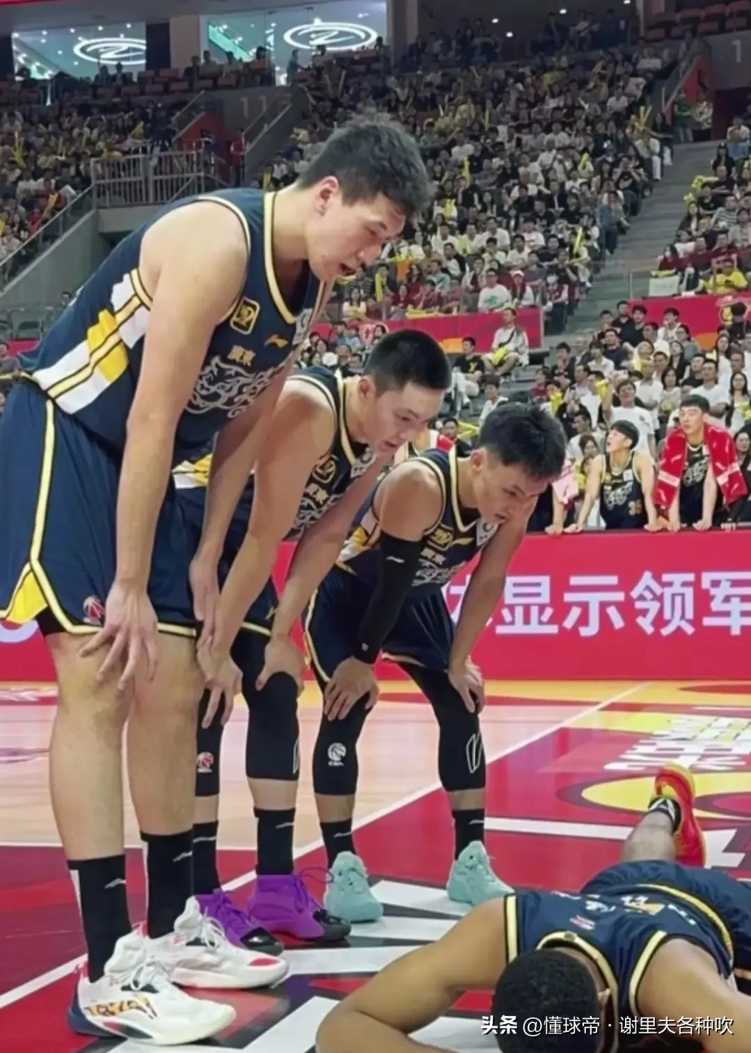 关于广东宏远发布备战花絮,冲刺阶段队长鼓劲,足总杯任务艰巨,资深球员宣示担当的信息 关于广东宏远发布备战花絮,冲刺阶段队长鼓劲,足总杯任务艰巨,资深球员宣示担当的信息